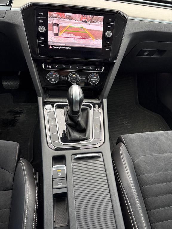 Gebraucht VW Passat 150 PS (110 kW) 2019 Silber Limousine