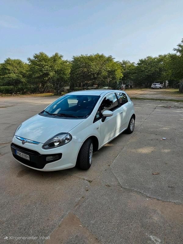 Weiß Gebraucht 2011 Fiat Punto Evo Kleinwagen | 1.555 € (Guter Preis) - Bild 1/4