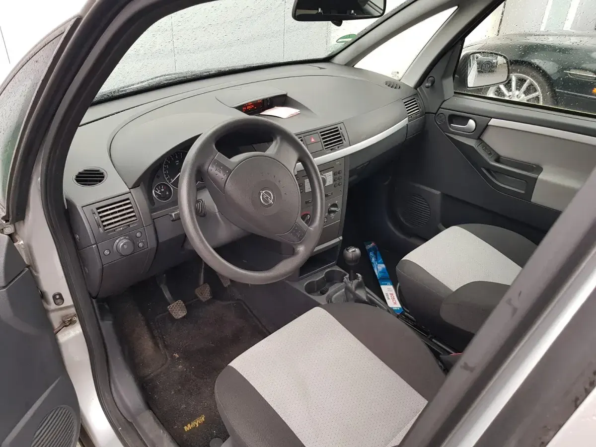 Gebraucht Opel Meriva 90 PS (66 kW) 2005 Silber Van / Kleinbus