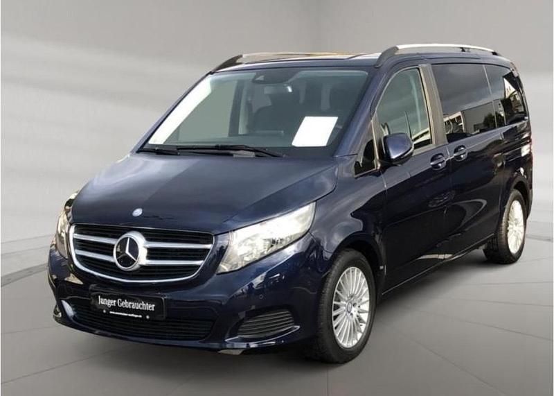Blau Gebraucht 2017 Mercedes V220 Van / Kleinbus | 33.890 € (Superpreis) - Bild 1/4