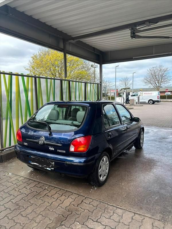 Second-hand Mazda 121 65 CP (47 kW) 2000 Albastru Hatchback