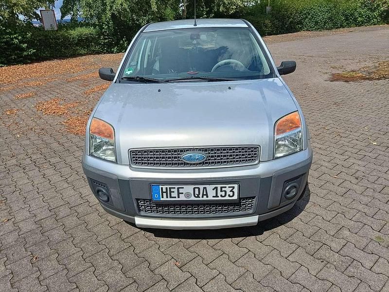Grau Gebraucht 2010 Ford Fusion Kleinwagen | 2.800 € (Fairer Preis) - Bild 1/4