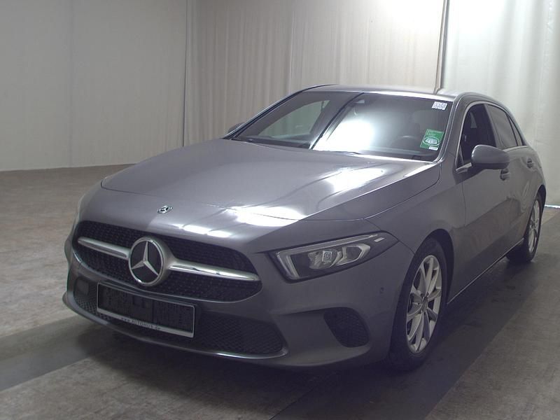 Gebraucht Mercedes A180 Progressive 136 PS (100 kW) 2019 Grau Limousine