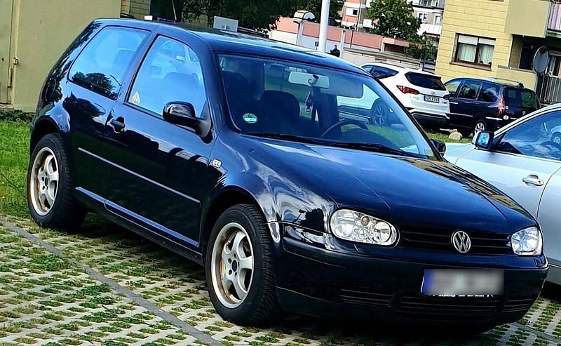 Schwarz Gebraucht 2001 VW Golf IV Edition Kleinwagen | 1.100 € (Fairer Preis) - Bild 1/4