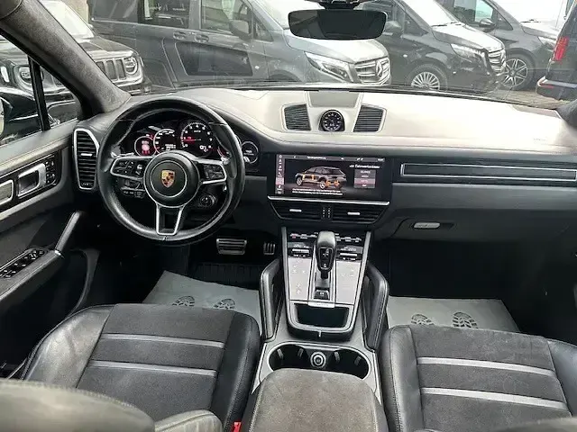 Gebraucht Porsche Cayenne Turbo 460 PS (338 kW) 2021 Schwarz SUV