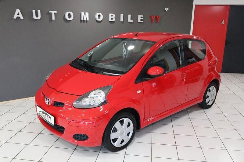 Gebraucht Toyota Aygo Cool 68 PS (50 kW) 2010 Rot Kleinwagen