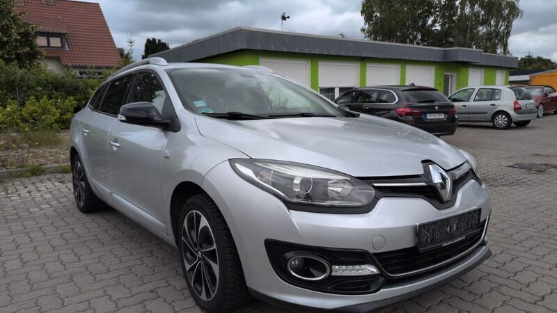 Grau Gebraucht 2014 Renault Mégane III Bose Edition Limousine | 6.290 € (Guter Preis) - Bild 1/4