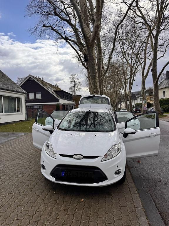 Gebraucht Ford Fiesta Titanium 97 PS (71 kW) 2009 Weiß Kleinwagen
