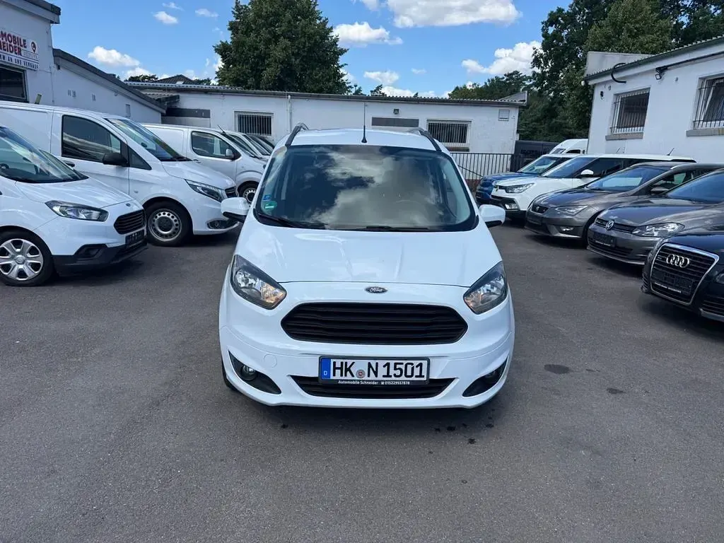 Gebraucht Ford Tourneo Courier Trend 95 PS (69 kW) 2017 Weiß Van / Kleinbus