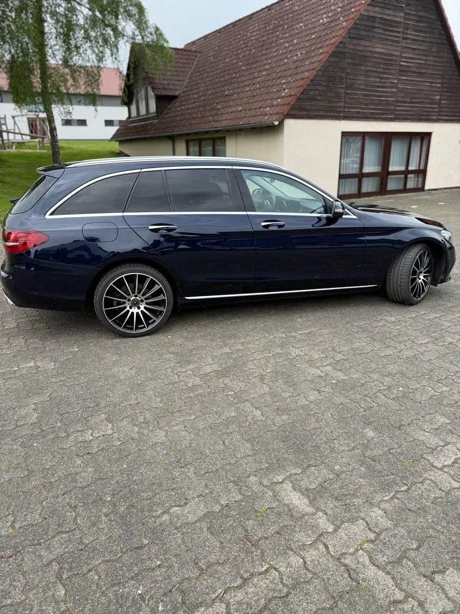 Gebraucht Mercedes C220 194 PS (142 kW) 2019 Blau Kombi