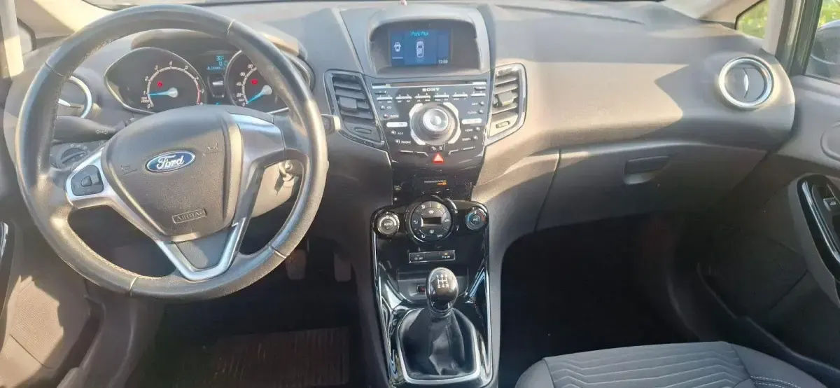 Gebraucht Ford Fiesta Individual 125 PS (91 kW) 2014 Schwarz Kleinwagen