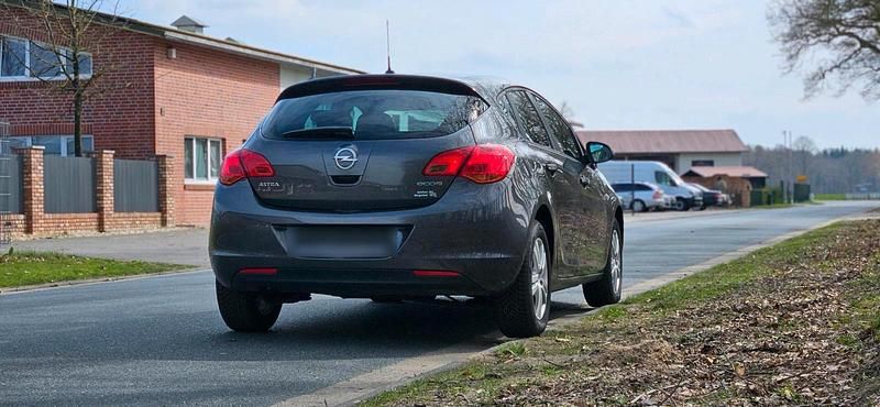 Gebraucht Opel Astra 100 PS (73 kW) 2011 Andere farben Kleinwagen