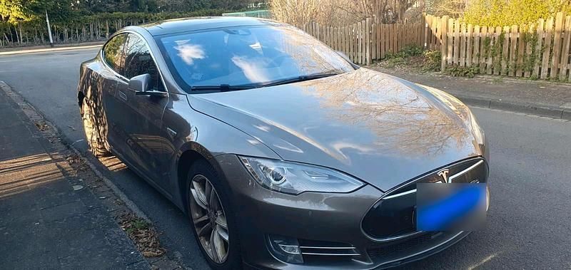 Second-hand Tesla Model S 327 kW (445 CP) 2015 Argintiu Hatchback