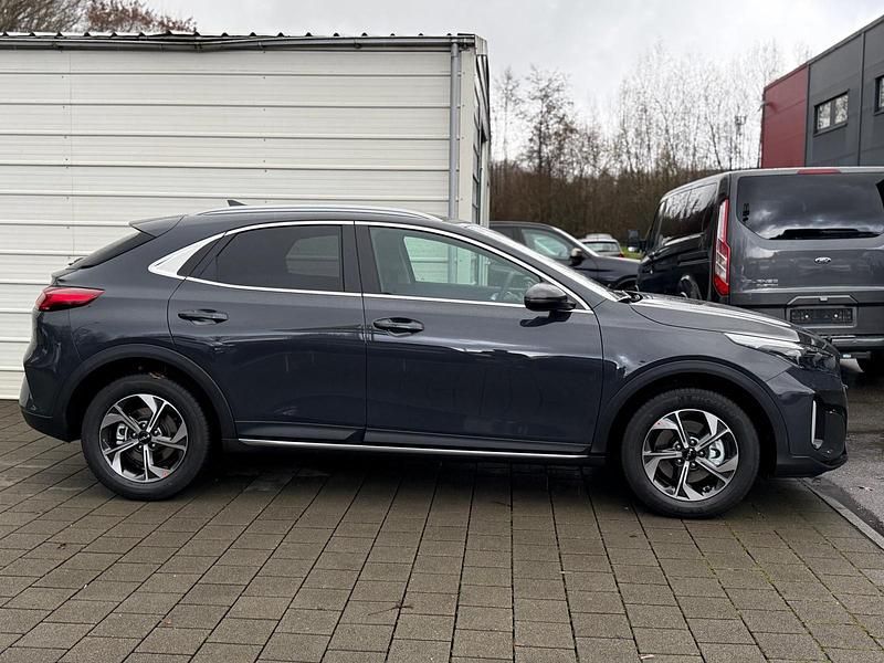 Neu Kia XCeed Gold 150 PS (110 kW) 2025 Blue flame metallic SUV