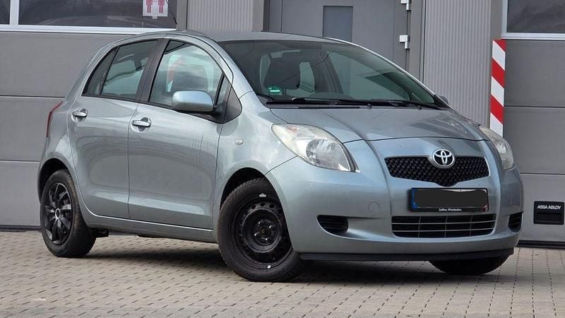 Gebraucht Toyota Yaris Sol 87 PS (63 kW) 2006 Silber Limousine