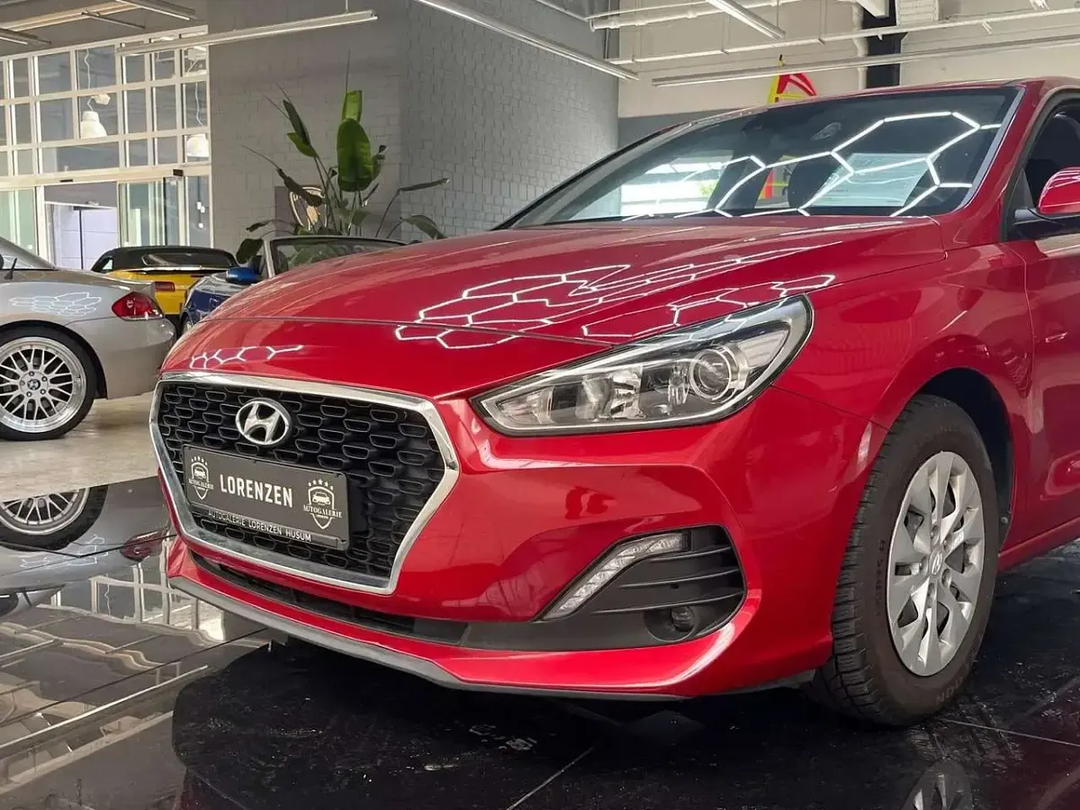 Gebraucht Hyundai i30 120 PS (88 kW) 2020 Rot Kombi