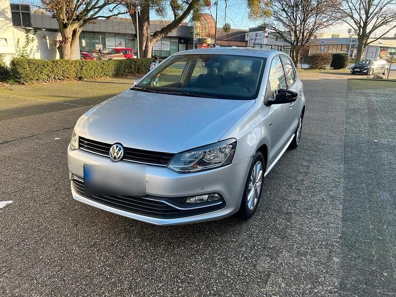 Silber Gebraucht 2015 VW Polo Limousine | 4.990 € (Superpreis) - Bild 1/4