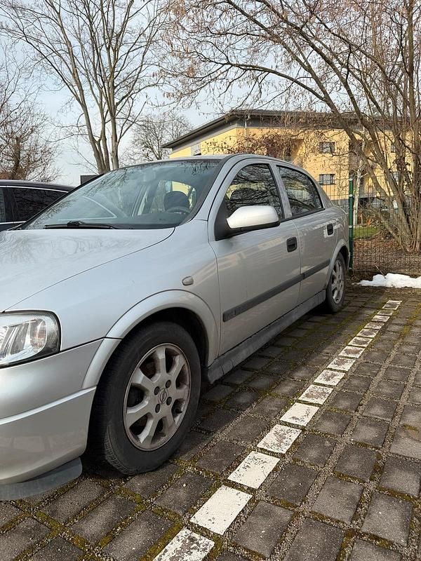 Gebraucht Opel Astra 101 PS (74 kW) 2002 Silber Limousine