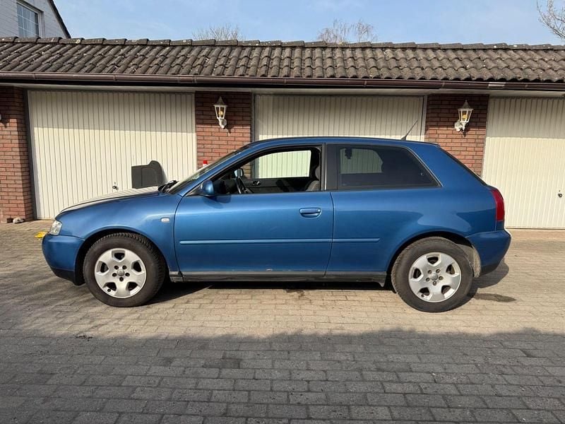 Second-hand Audi A3 101 CP (74 kW) 2000 Albastru Hatchback