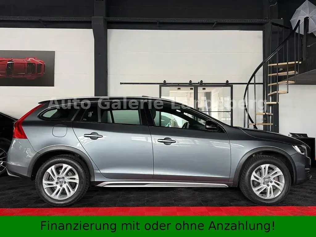 Używany Volvo V60 CC Plus 150 KM (110 kW) 2017 Szary Kombi