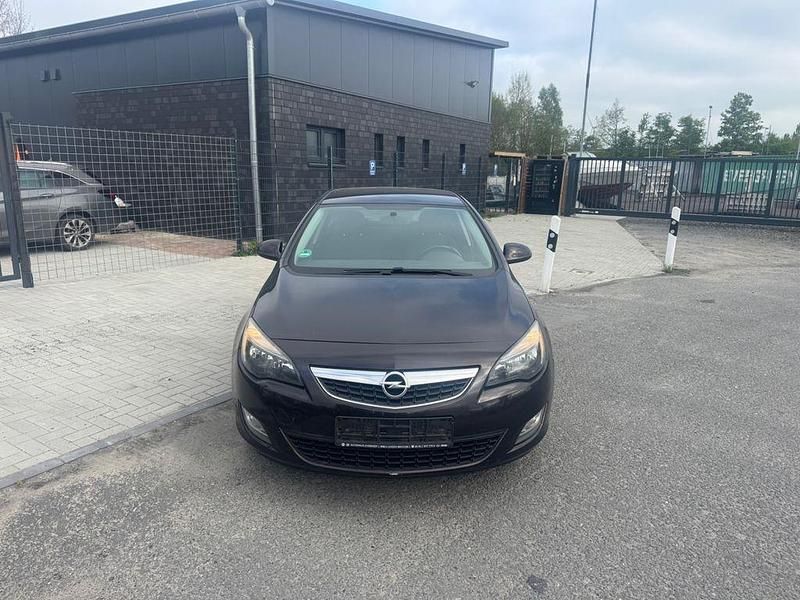 Gebraucht Opel Astra Sport 125 PS (91 kW) 2011 Braun Limousine