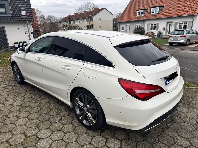 Gebraucht Mercedes CLA180 Shooting Brake 122 PS (89 kW) 2017 Weiß Kombi