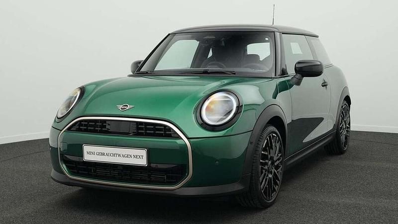 Grün Gebraucht 2024 Mini Cooper Favoured Kleinwagen | 28.635 € (Etwas zu teuer) - Bild 1/4