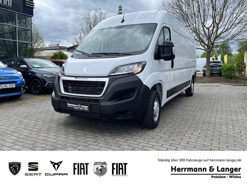 Gebraucht Peugeot Boxer Avantage 140 PS (102 kW) 2023 Lackierung weiss icy/deckende Van