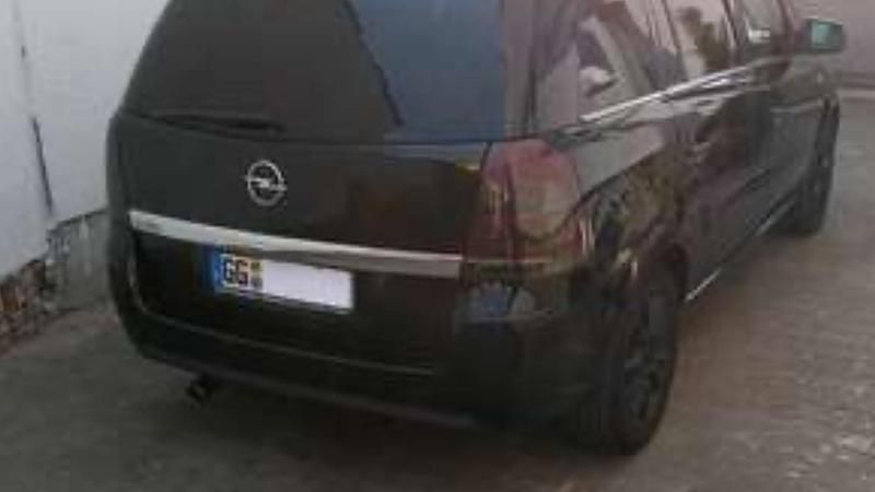 Schwarz Gebraucht 2013 Opel Zafira Limousine | 10.000 € - Bild 1/4