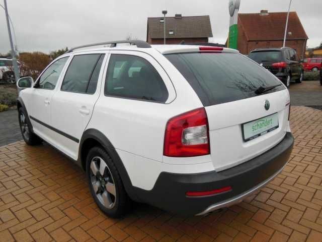 Gebraucht Skoda Octavia Scout 140 PS (102 kW) 2012 Weiß Kombi