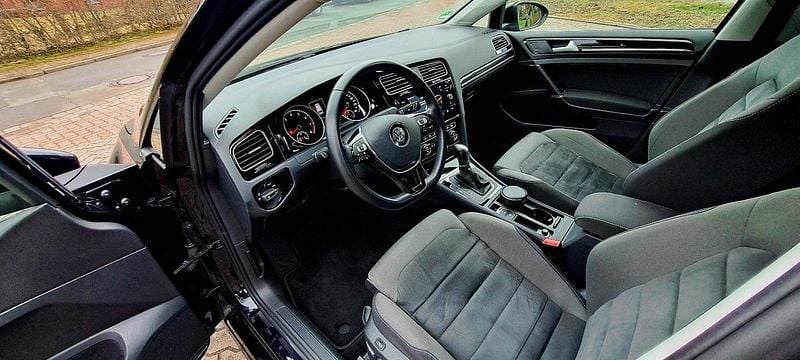 Gebraucht VW Golf VII Highline 150 PS (110 kW) 2019 Schwarz Kombi