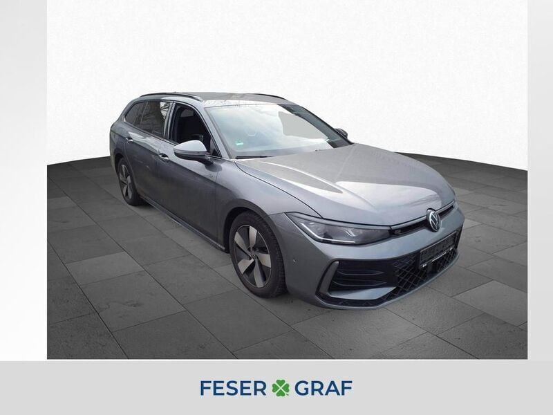 Diabasgrau metallic Gebraucht 2024 VW Passat R-line Kombi | 37.990 € (Teuer) - Bild 1/4