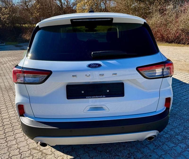 Gebraucht Ford Kuga Titanium 120 PS (88 kW) 2020 Weiß SUV