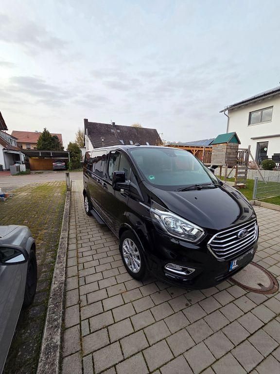 Schwarz Gebraucht 2023 Ford Tourneo Custom Titanium Van | 41.990 € (Fairer Preis) - Bild 1/4