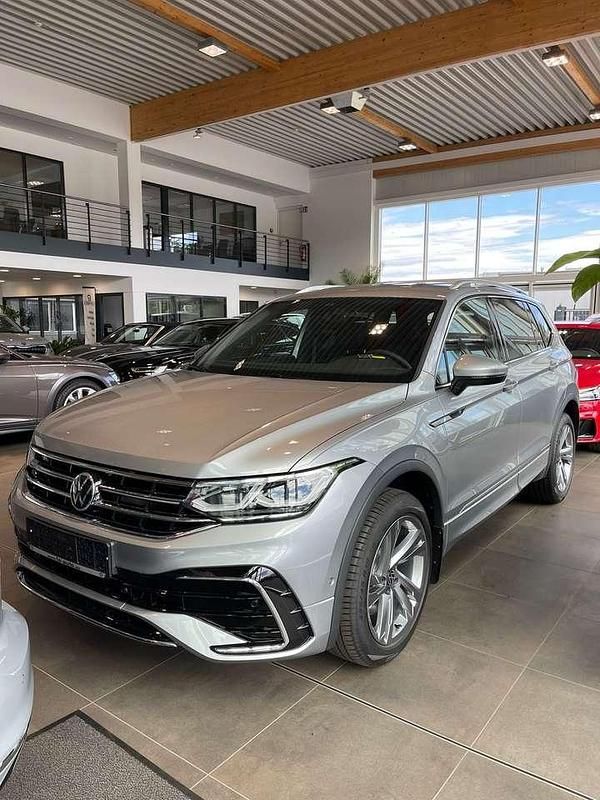 Grau Gebraucht 2022 VW Tiguan Allspace R-line SUV | 39.999 € (Etwas zu teuer) - Bild 1/4