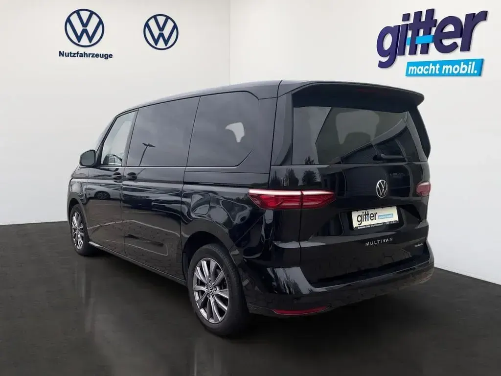Usado VW Multivan Life 218 HP (160 kW) 2023 Preto Monovolume