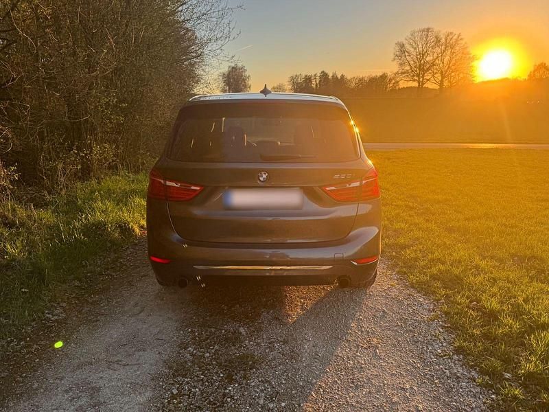Gebraucht BMW 220 Luxury Line 192 PS (141 kW) 2016 Grau Kombi