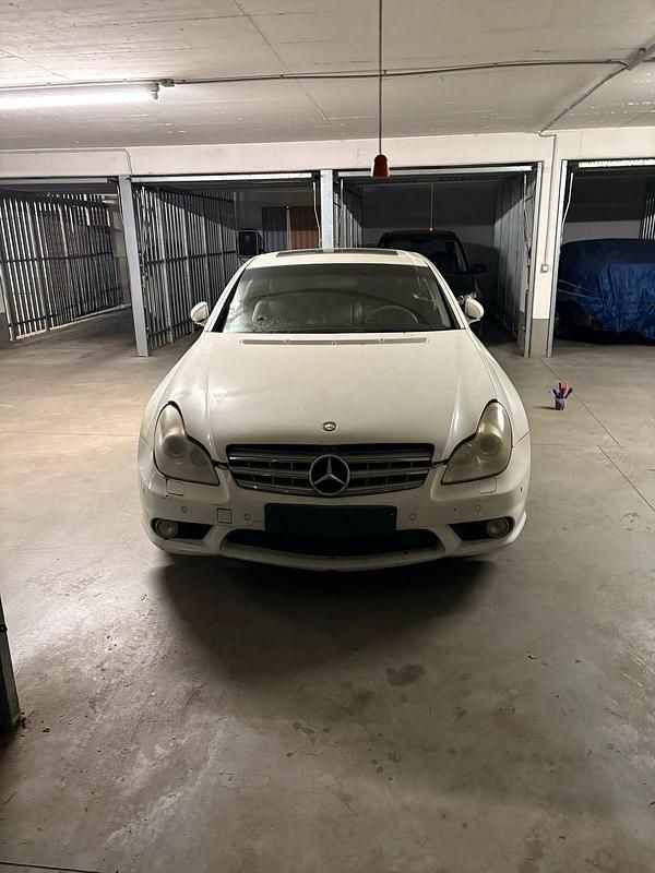Weiß Gebraucht 2006 Mercedes CLS55 AMG AMG Limousine | 10.050 € - Bild 1/4