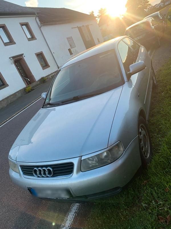 Silber Gebraucht 2002 Audi A3 Kleinwagen | 450 € (Superpreis) - Bild 1/4