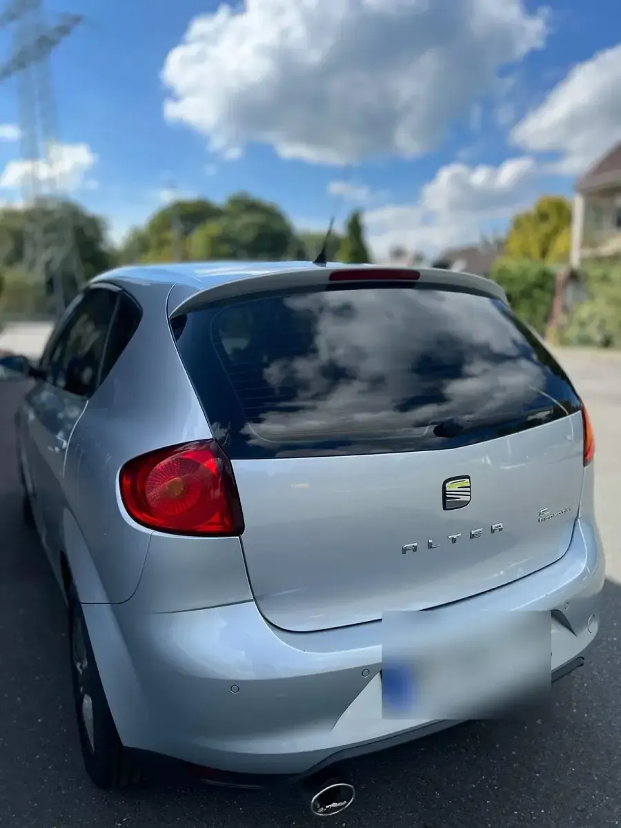 Occasion Seat Altea 104 ch (76 kW) 2011 Argent Berline