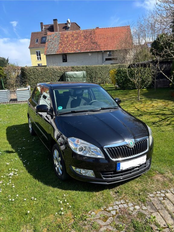 Schwarz Gebraucht 2010 Skoda Fabia Classic Limousine | 2.200 € (Guter Preis) - Bild 1/4