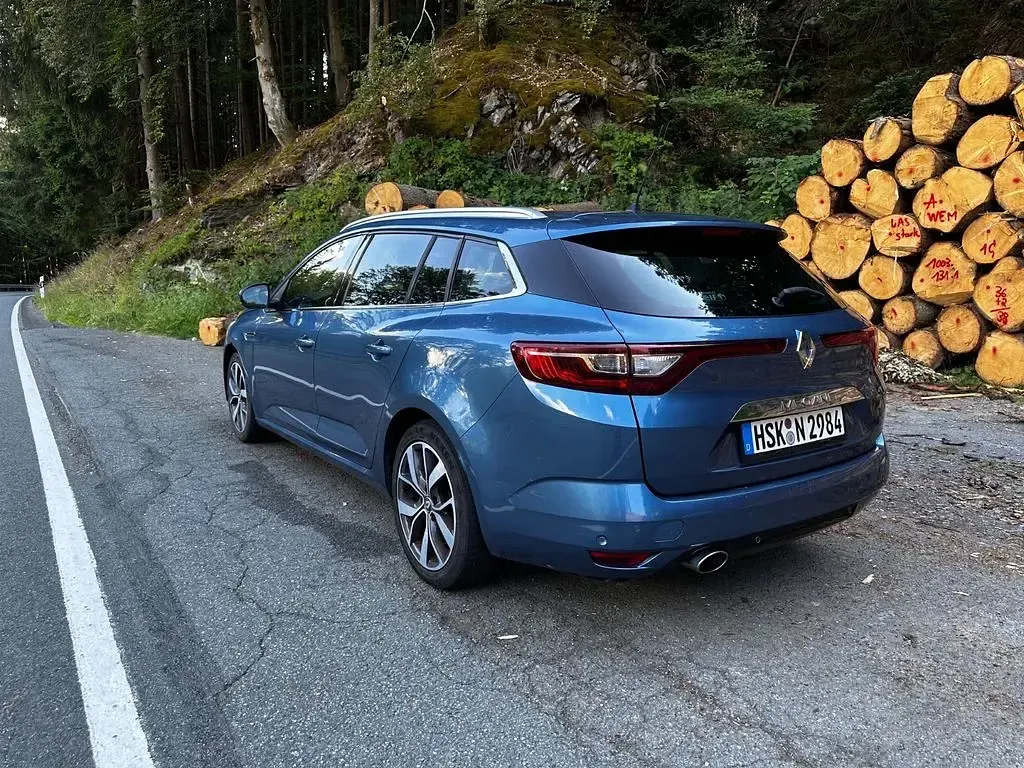 Gebraucht Renault Mégane III Bose Edition 132 PS (97 kW) 2016 Blau Limousine