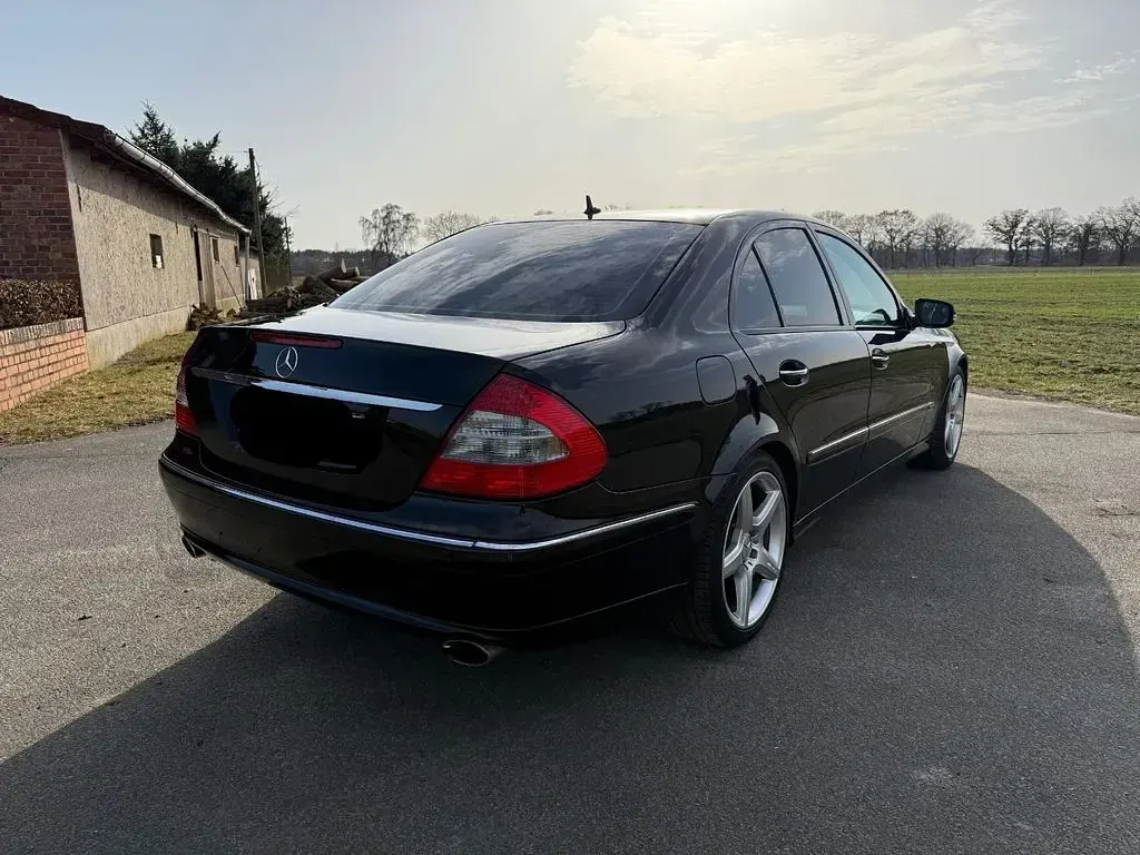 Gebraucht Mercedes E280 Avantgarde 190 PS (139 kW) 2009 Schwarz Limousine