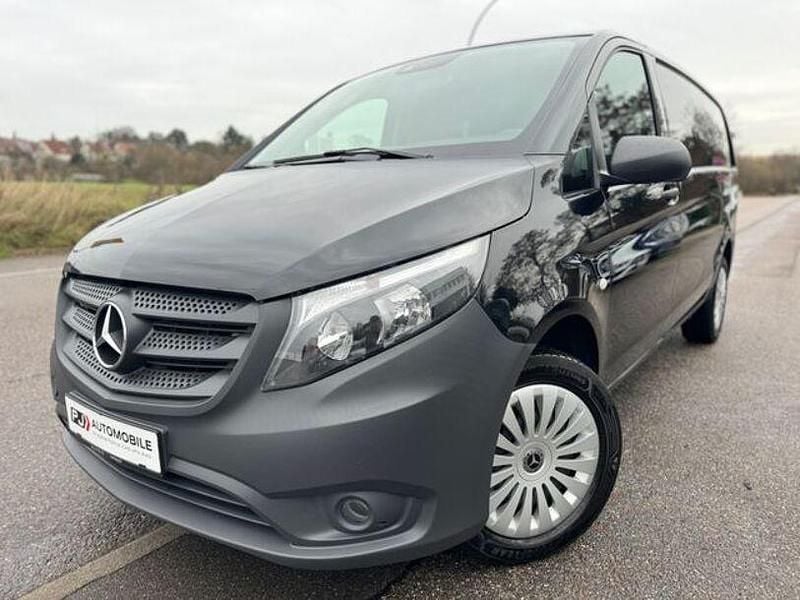 Schwarz Gebraucht 2019 Mercedes Vito Van / Kleinbus | 24.999 € (Guter Preis) - Bild 1/4