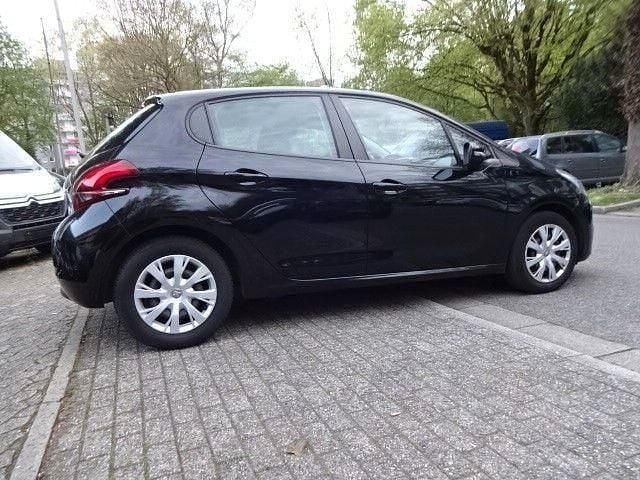 Gebraucht Peugeot 208 Active 82 PS (60 kW) 2017 Schwarz Kleinwagen