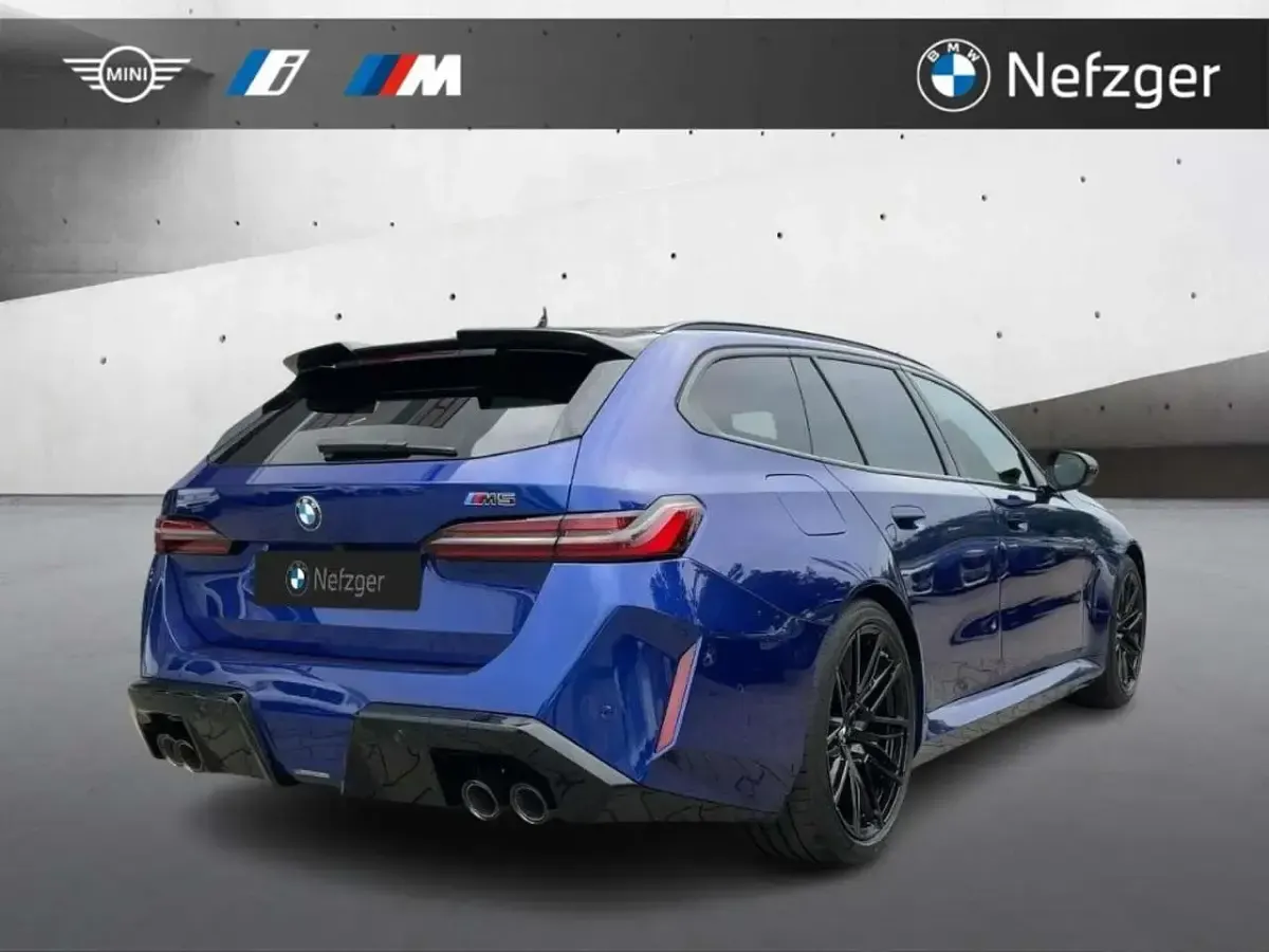 Neu BMW M5 Sport Line 727 PS (534 kW) 2026 Marina bay blau metallic Kombi