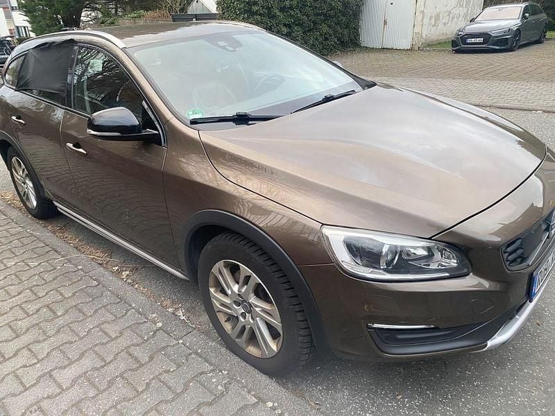 Gebraucht Volvo V60 CC 150 PS (110 kW) 2016 Braun Kombi