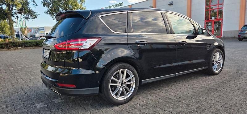 Schwarz Gebraucht 2016 Ford S-MAX Titanium Van / Kleinbus | 13.400 € (Fairer Preis) - Bild 1/4