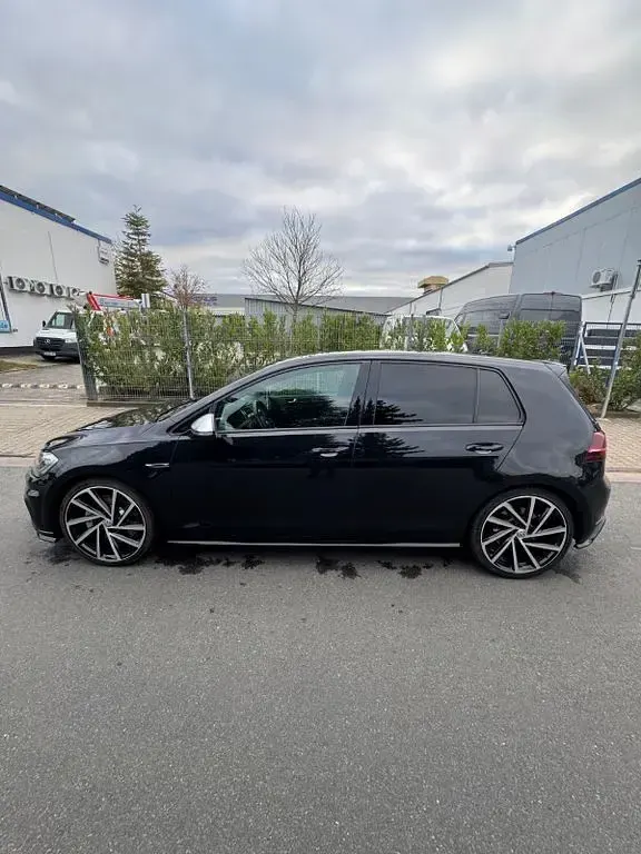 Second-hand VW Golf VII R 300 CP (220 kW) 2019 Negru Berlinǎ