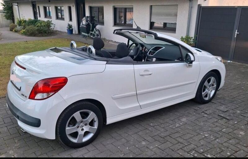 Weiß Gebraucht 2011 Peugeot 207 CC Filou Cabrio | 3.900 € (Fairer Preis) - Bild 1/4